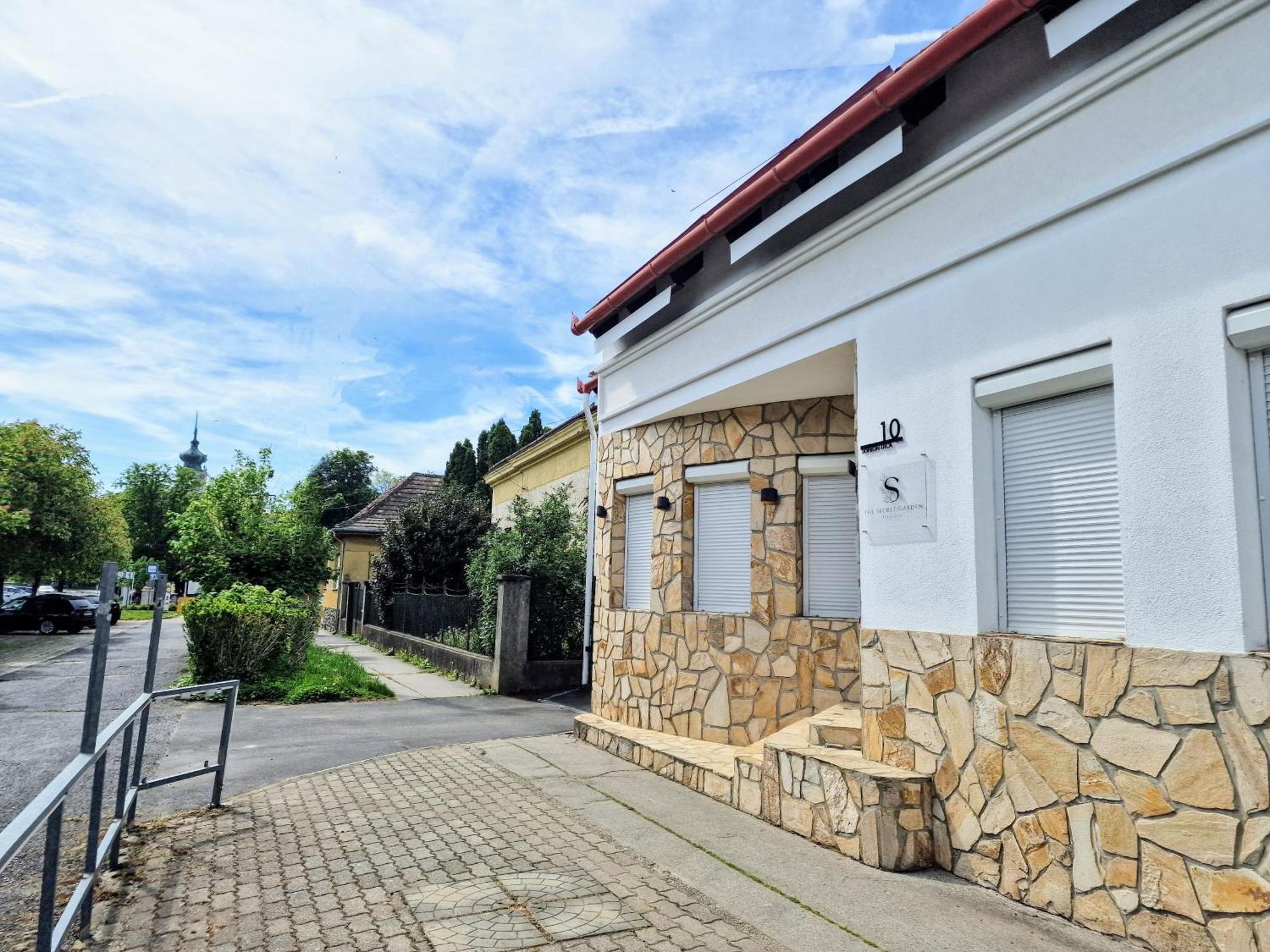 The Secret Garden - Keszthely Bed & Breakfast Екстериор снимка