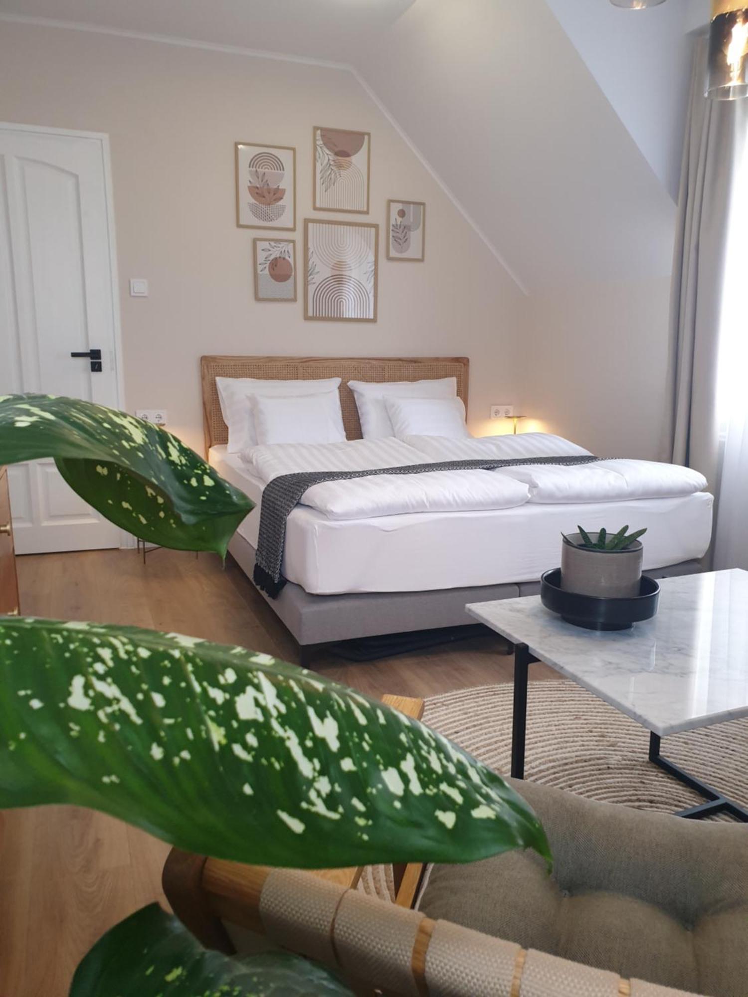 The Secret Garden - Keszthely Bed & Breakfast Екстериор снимка