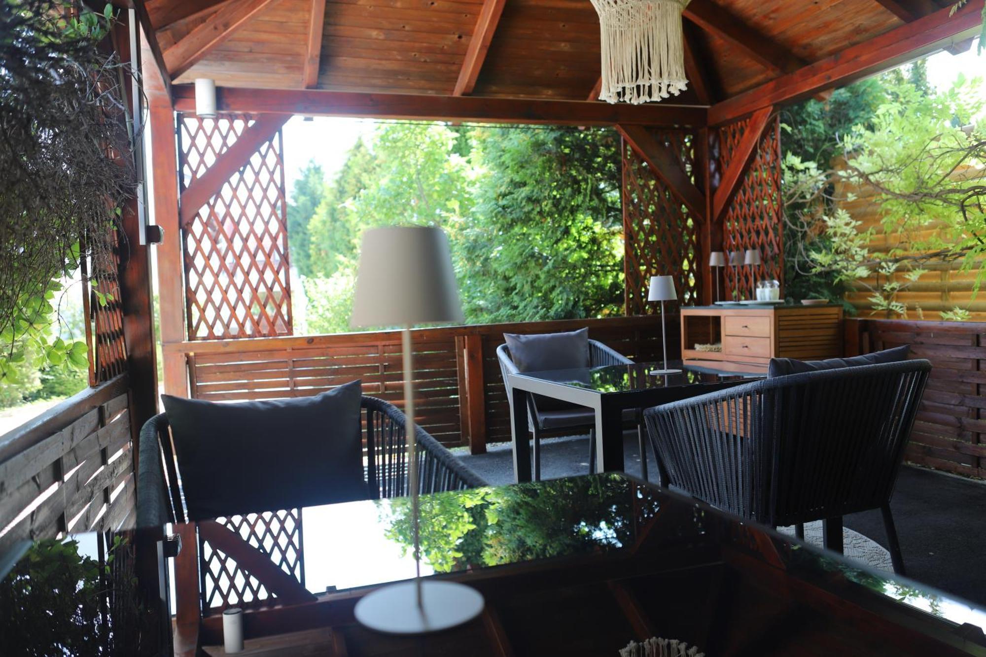 The Secret Garden - Keszthely Bed & Breakfast Екстериор снимка