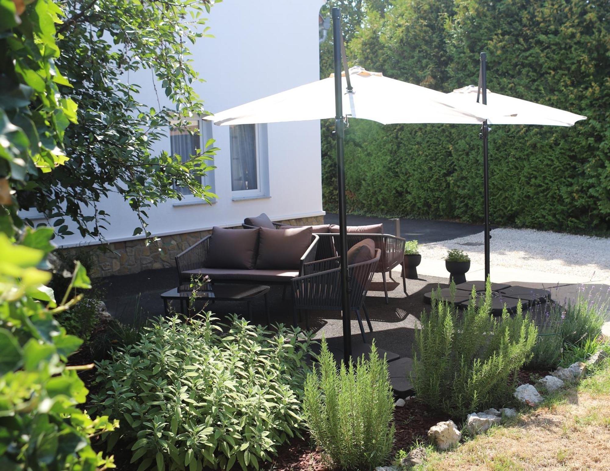 The Secret Garden - Keszthely Bed & Breakfast Екстериор снимка